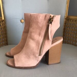 Forever 21, light pink velvet, zip up chunky heel, open toe ankle booties Size 7